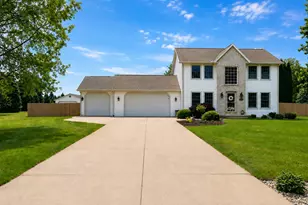 47679 Woodfield Cir, Mattawan, MI 49071 - Photo 1
