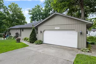 22403 Maple Row St, Cassopolis, MI 49031 - Photo 2