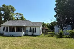 3157 Ludwig St, Burton, MI 48529 - Photo 2