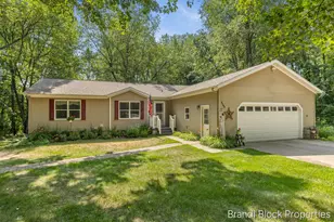 6189 Tanglewood Dr, Lowell, MI 49331 - Photo 2