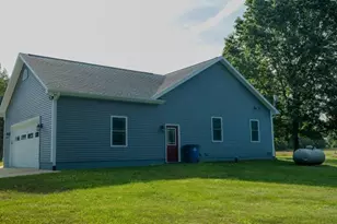 9710 Campbell Ln, Bellevue, MI 49021 - Photo 4