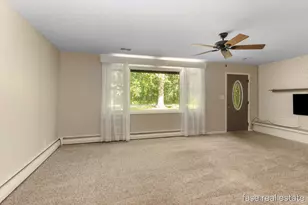 7676 Courtland Dr NE, Rockford, MI 49341 - Photo 4