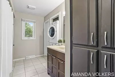 3910 Honeybrook Avenue SW, Grandville, MI 49418 - Photo 16
