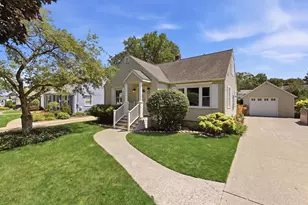 246 Alten Ave NE, Grand Rapids, MI 49503 - Photo 2