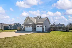 1835 Fox Prairie Rd, Saint Joseph, MI 49085 - Photo 4