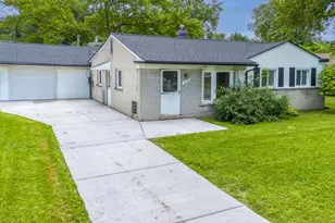 3168 Herbell Dr, Waterford, MI 48328 - Photo 2