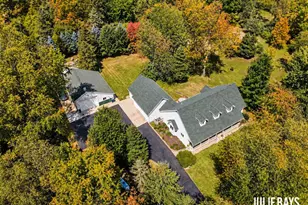 6202 Black Creek Dr, Middleville, MI 49333 - Photo 4