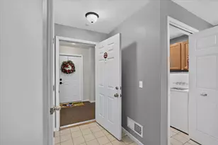609 Curzon Ct, Howell, MI 48843 - Photo 4