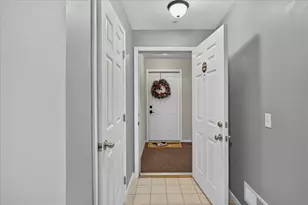 609 Curzon Ct, Howell, MI 48843 - Photo 4