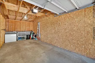 609 Curzon Ct, Howell, MI 48843 - Photo 36