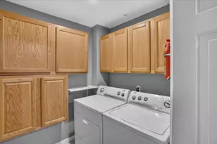 609 Curzon Ct, Howell, MI 48843 - Photo 14