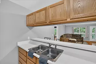 609 Curzon Ct, Howell, MI 48843 - Photo 8