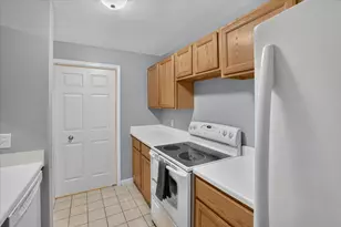 609 Curzon Ct, Howell, MI 48843 - Photo 10