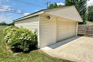 19533 Hardy St, Livonia, MI 48152 - Photo 8