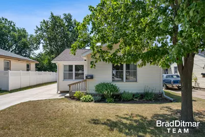 818 Bryant Street SW, Wyoming, MI 49509 - Photo 2