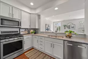2557 W Towne St, Ann Arbor, MI 48103 - Photo 8