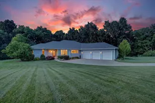 9348 Stoneview Ln, Whitmore Lake, MI 48189 - Photo 2