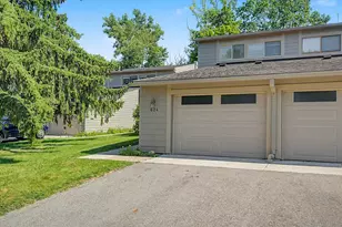 624 Watersedge Dr, Ann Arbor, MI 48105 - Photo 2