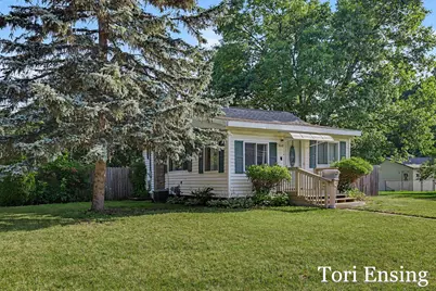 528 W Montcalm Street, Greenville, MI 48838 - Photo 2