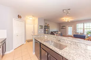 1042 W Summerfield Gln Cir, Ann Arbor, MI 48103 - Photo 8