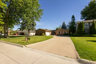 23355 Robert John St, Saint Clair Shores, MI 48080 - Photo 4