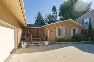 23355 Robert John St, Saint Clair Shores, MI 48080 - Photo 2
