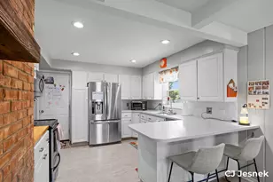 1929 Lotus Ave SE, Grand Rapids, MI 49506 - Photo 8