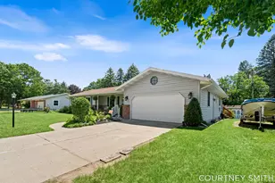 672 Birchwood Ct SE, Lowell, MI 49331 - Photo 4
