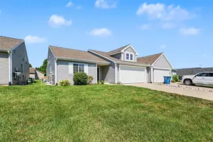 1010 W Villas Dr, Vicksburg, MI 49097 - Photo 2