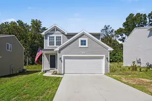 809 Hollyhock Dr, Greenville, MI 48838 - Photo 2