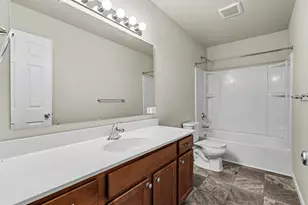 1040 Broken Ridge Dr, Lansing, MI 48917 - Photo 18