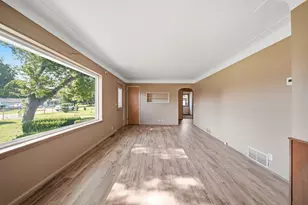 5445 Sharon Dr, Jackson, MI 49203 - Photo 4