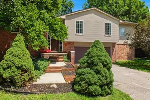7737 Collingwood Dr, Brighton, MI 48114 - Photo 2