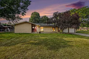 2436 Fountain Ln, Stevensville, MI 49127 - Photo 2