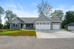 315 Prairiewood Dr, Otsego, MI 49078 - Photo 1