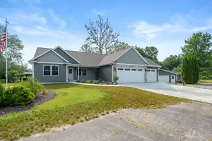 315 Prairiewood Dr, Otsego, MI 49078 - Photo 2