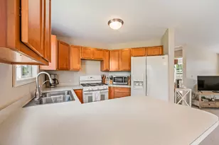2103 Winston View Dr, Cedar Springs, MI 49319 - Photo 6