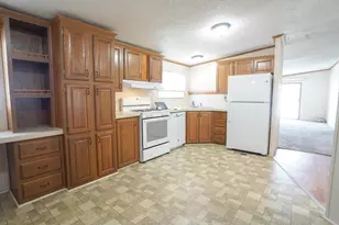 8260 Earls Ct, Kalamazoo, MI 49009 - Photo 2
