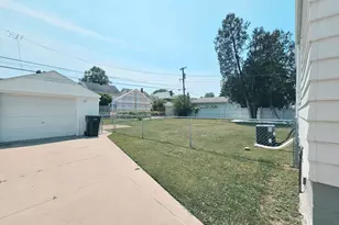 495 North Dr, Wyandotte, MI 48192 - Photo 18