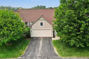 208 Pierce Lake Dr, Chelsea, MI 48118 - Photo 4