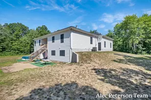 6069 Ruthie Ln, Fruitport, MI 49415 - Photo 8