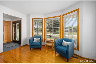 118 Lauderdale Avenue NE, Grand Rapids, MI 49546 - Photo 4