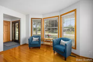 118 Lauderdale Ave NE, Grand Rapids, MI 49546 - Photo 4