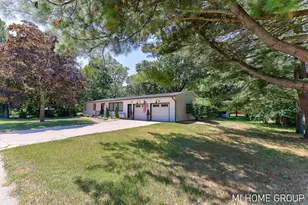 918 136th Ave, Holland, MI 49424 - Photo 4