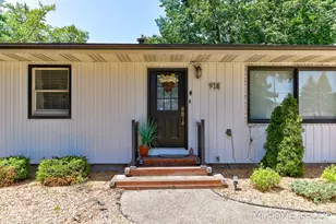 918 136th Ave, Holland, MI 49424 - Photo 2
