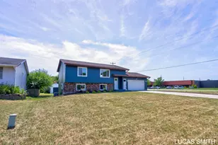11190 Winter Dr, Zeeland, MI 49464 - Photo 2