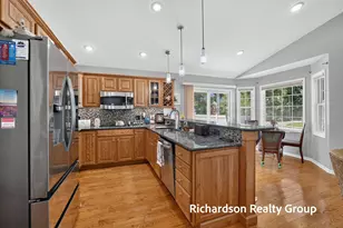 405 Douglas St, Muskegon, MI 49445 - Photo 10