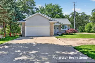 405 Douglas St, Muskegon, MI 49445 - Photo 2