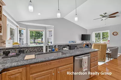 405 Douglas Street, Muskegon, MI 49445 - Photo 12