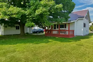 111 S Hemlock St, Evart, MI 49631 - Photo 2